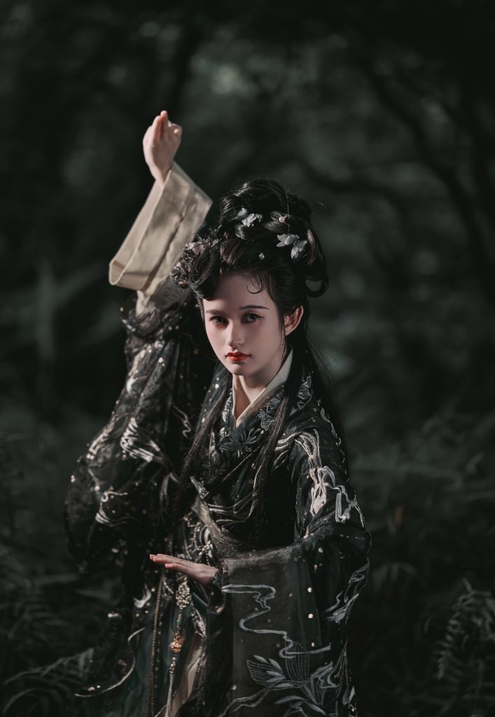 图片[1]-穿越时空，森林中的汉服拍摄之旅-摄之社