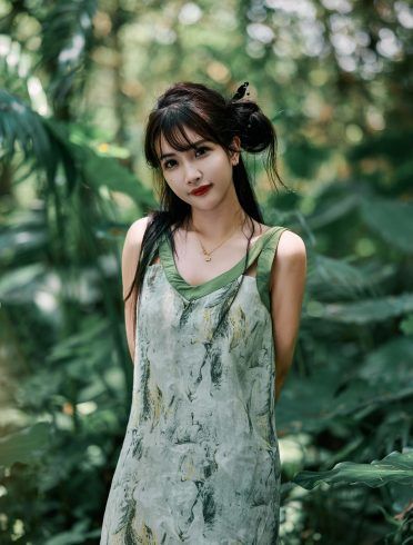 🌲📸 森林里的旗袍韵味 🌺✨-摄之社
