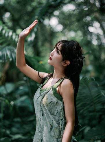 🌲📸 森林里的旗袍韵味 🌺✨-摄之社