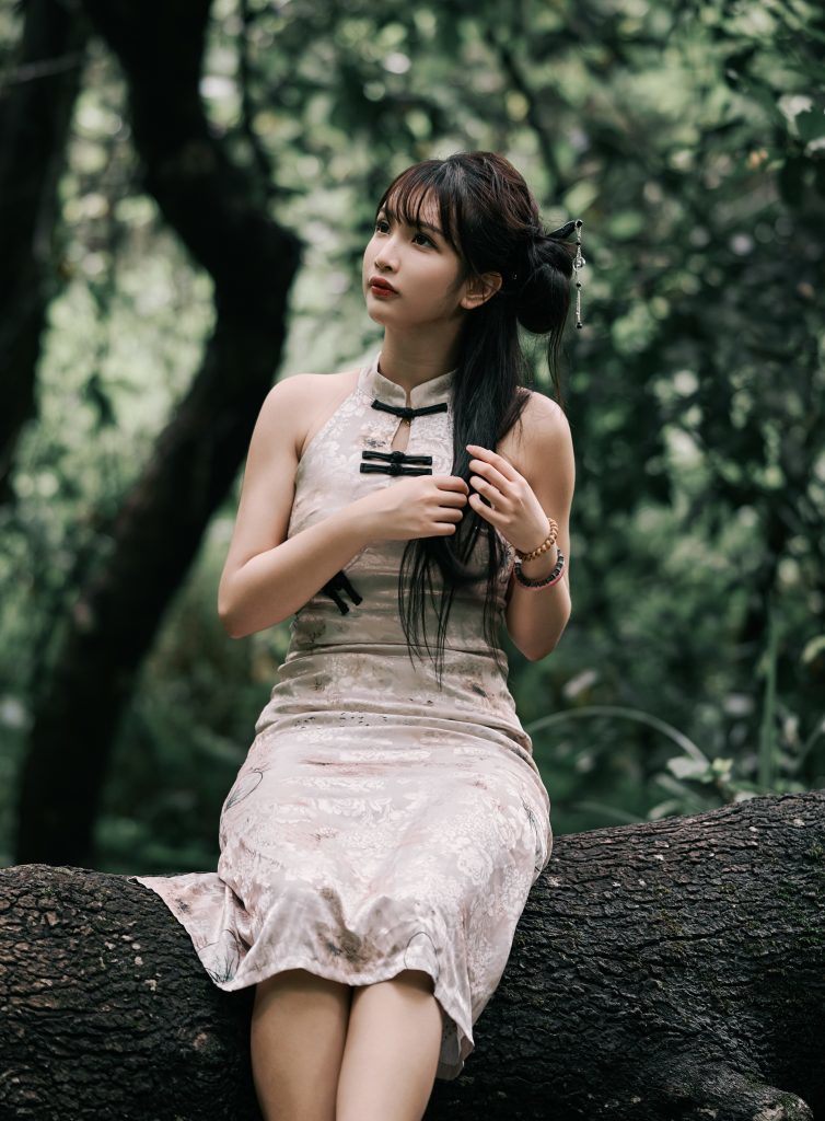 图片[9]-🌲📸 森林里的旗袍韵味 🌺✨-摄之社