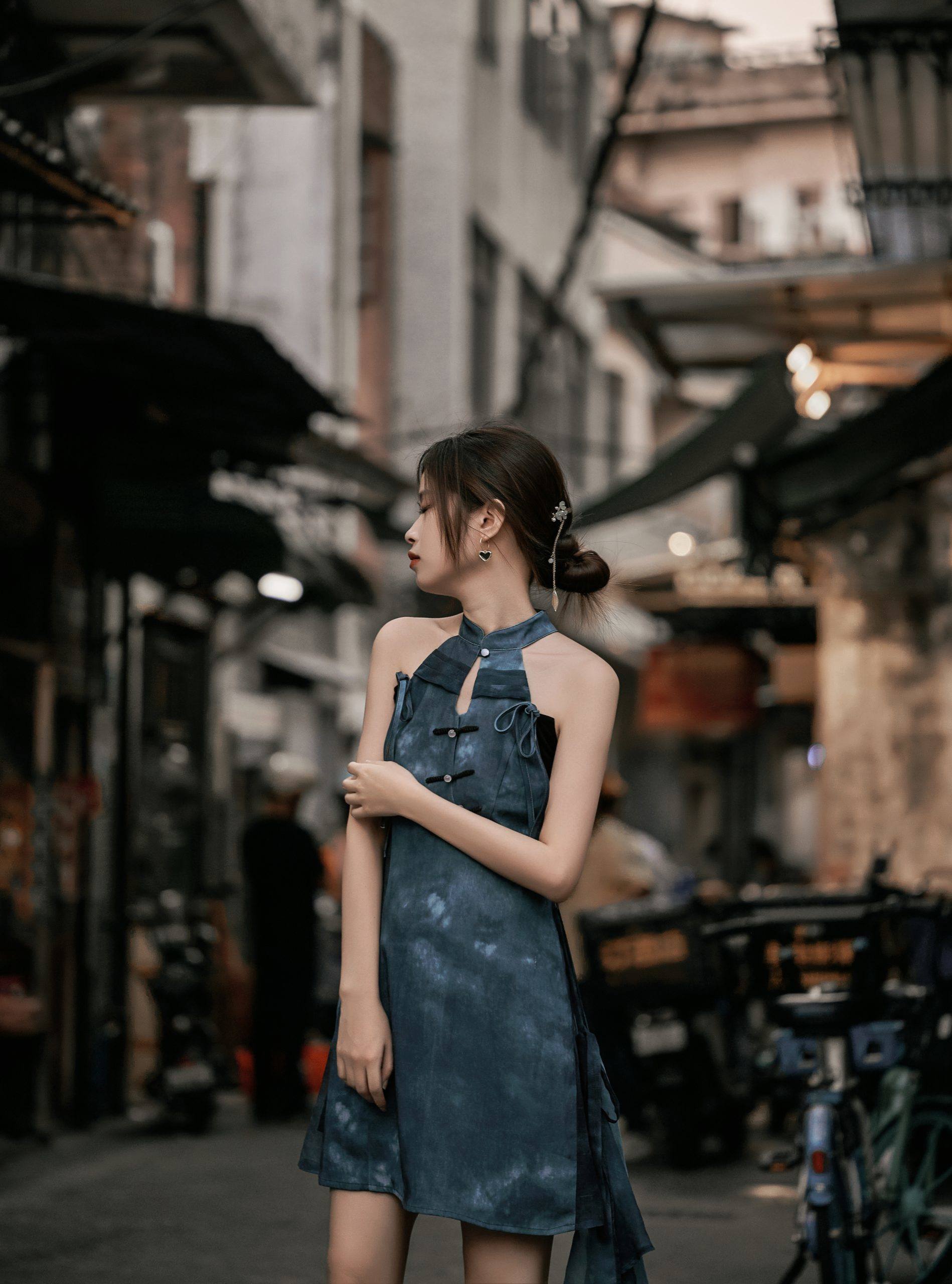 🏮走进人群嚷嚷的东莞老街穿越时光，映入旗袍的优雅的风采！🎎🌆-摄之社