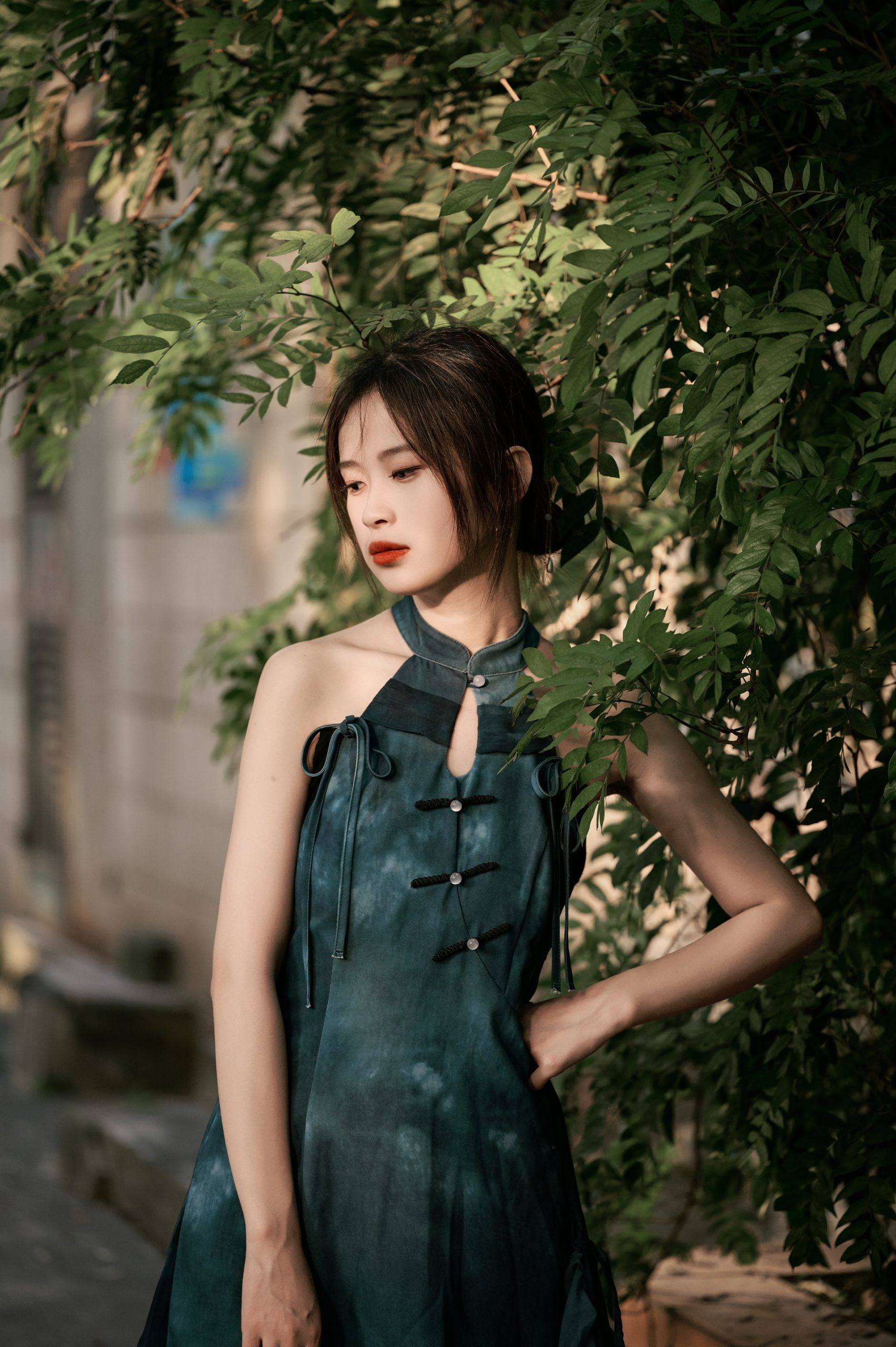 图片[5]-🏮走进人群嚷嚷的东莞老街穿越时光，映入旗袍的优雅的风采！🎎🌆-摄之社