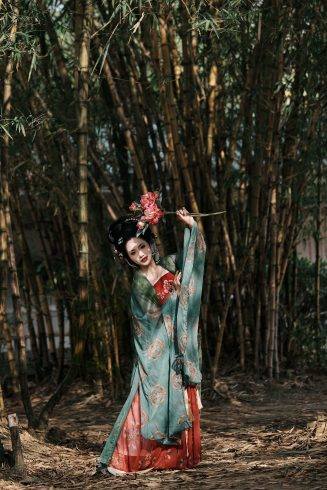 ✨身着汉服的小姐姐，在虎门公园与古韵与春色的完美碰撞！🌸-摄之社