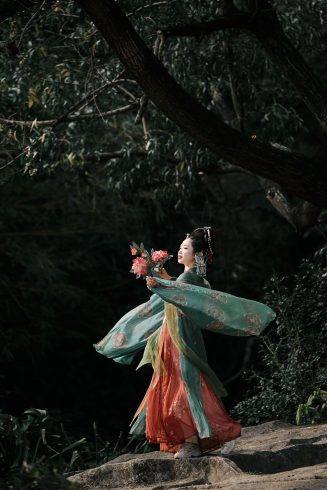 ✨身着汉服的小姐姐，在虎门公园与古韵与春色的完美碰撞！🌸-摄之社