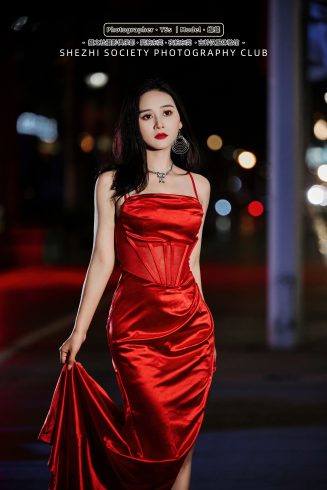 🌃 东莞夜未眠：一袭红裙点亮城市脉搏 ❤️‍🔥-摄之社