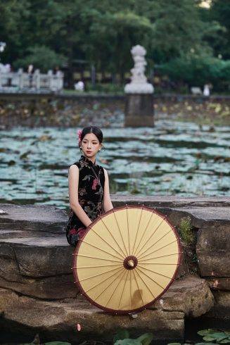 国风美人半遮面｜扇底春风，一眼万年🍃-摄之社